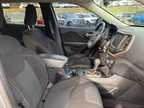 Used 2016 Jeep Cherokee Latitude w/ Comfort & Sound Group image 26