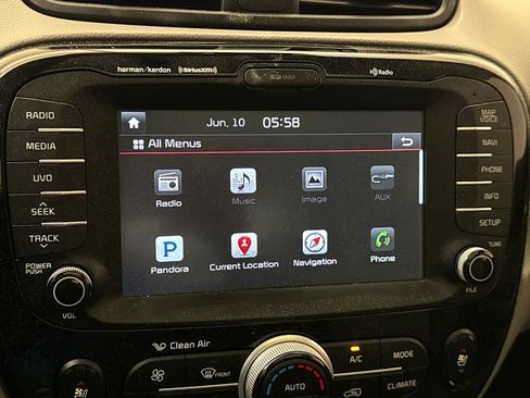 Used 2017 Kia Soul + w/ Primo Package FWD image 25