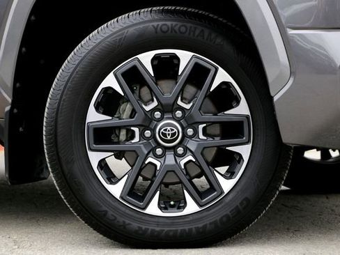 Used 2024 Toyota Tundra Limited image 2