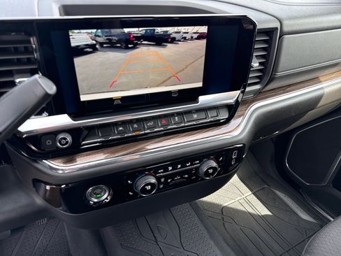 Used 2023 Chevrolet Silverado 1500 LT AWD/4WD image 18