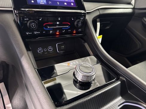 New 2025 Jeep Grand Cherokee Laredo X w/ Luxury Tech Group I image 20