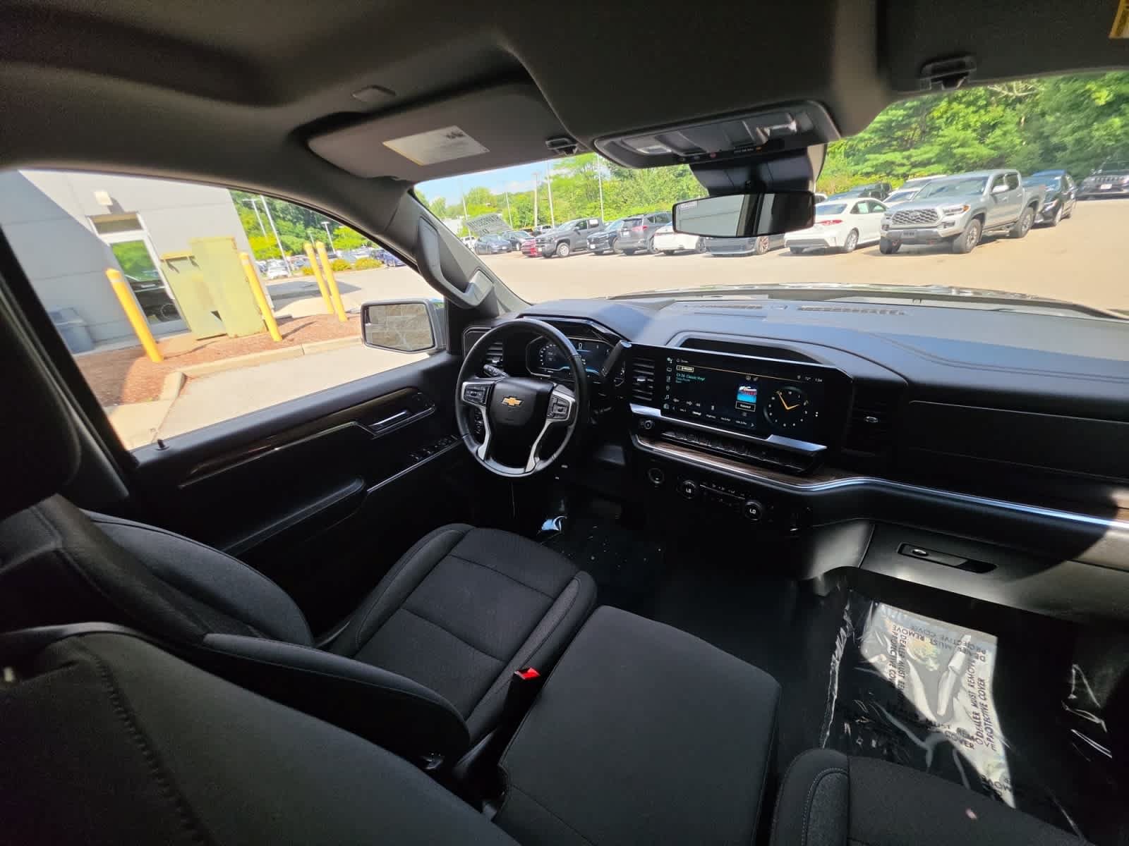 Used 2023 Chevrolet Silverado 1500 LT AWD/4WD image 25