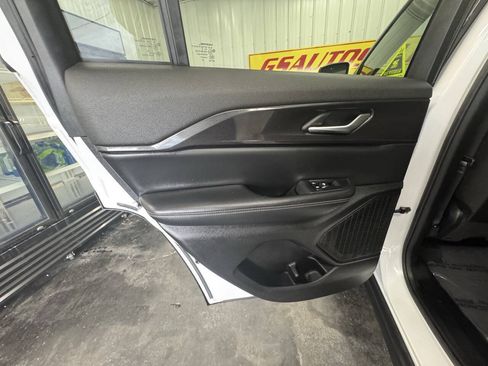 Used 2023 Jeep Grand Cherokee Altitude RWD image 37