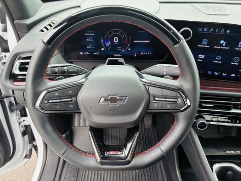 Used 2024 Chevrolet Traverse RS image 25