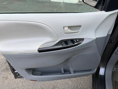 Used 2012 Toyota Sienna LE FWD image 16
