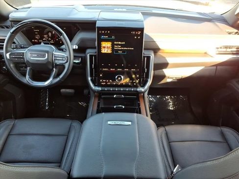Used 2025 GMC Yukon Denali w/ Advanced Technology Package AWD/4WD image 21