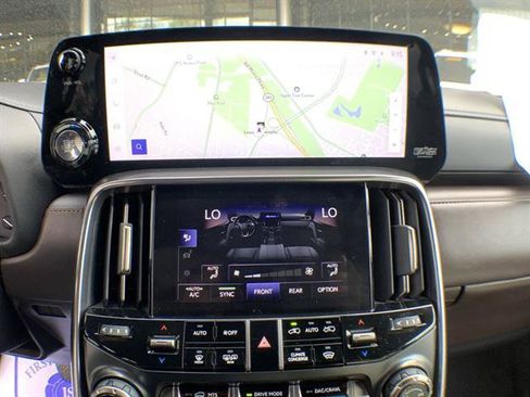 Used 2024 Lexus LX 600 4WD w/ Luxury Package image 19
