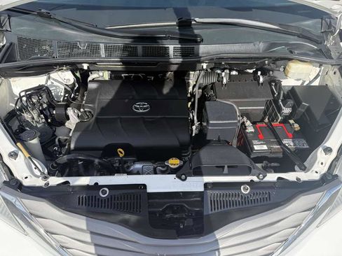 Used 2011 Toyota Sienna XLE AWD/4WD image 22