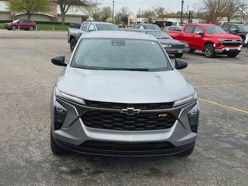 Used 2024 Chevrolet Trax RS w/ Driver Confidence Package FWD image 3