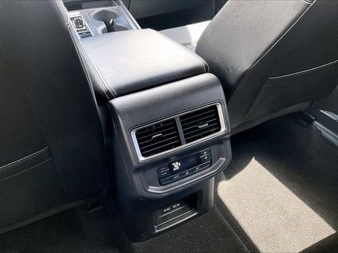 Used 2024 Volkswagen Atlas SE AWD/4WD image 13
