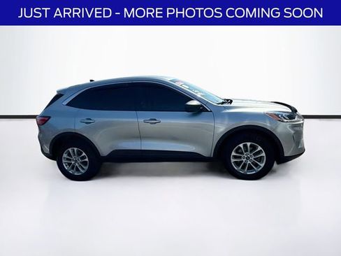 Used 2022 Ford Escape SE image 9