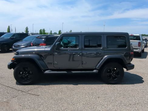 Used 2021 Jeep Wrangler Unlimited Sahara AWD/4WD image 5