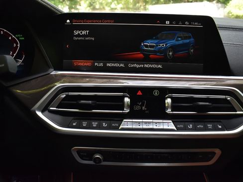 Used 2022 BMW X5 xDrive40i w/ M Sport Package AWD/4WD image 24