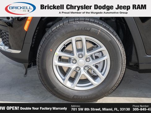 New 2025 Jeep Grand Cherokee L Laredo image 40