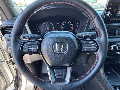 Used 2025 Honda Pilot TrailSport image 22