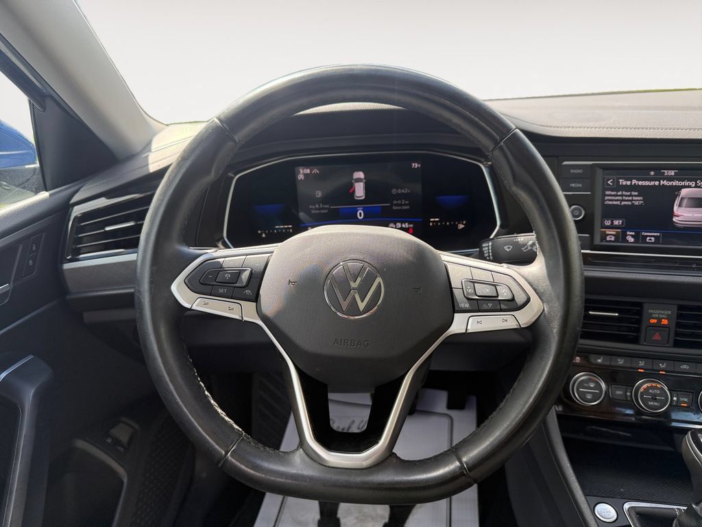 Used 2022 Volkswagen Jetta SE FWD image 12