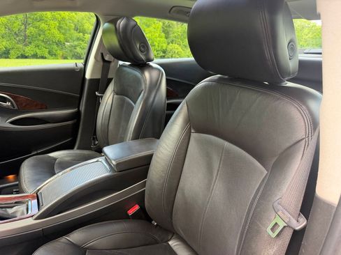 Used 2010 Buick LaCrosse CXS w/ Touring Package FWD image 10