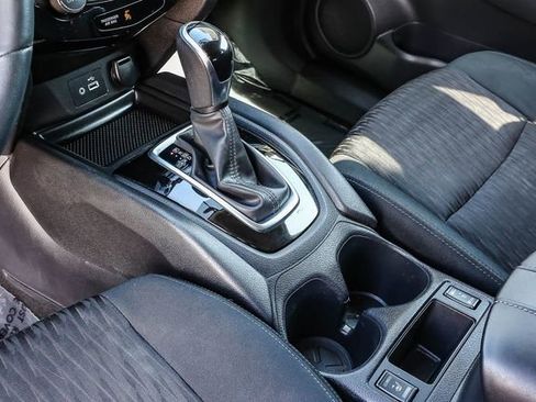 Used 2018 Nissan Rogue SV FWD image 21