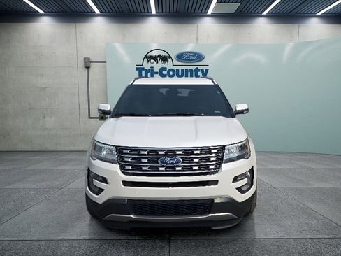 Used 2017 Ford Explorer Limited w/ Equipment Group 301A FWD image 2