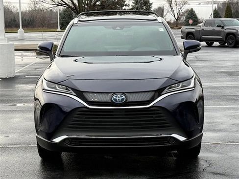 Used 2022 Toyota Venza XLE image 9