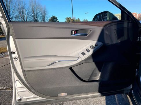 Used 2020 Toyota Avalon XLE image 21