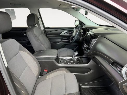 Used 2021 Chevrolet Traverse LT image 13