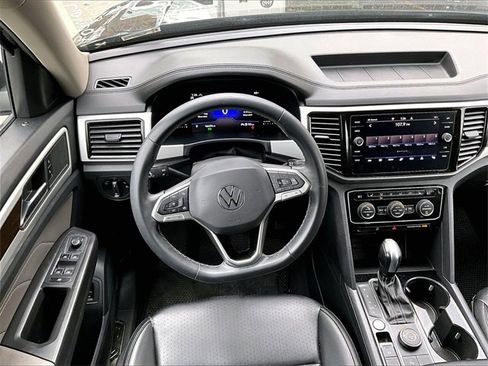 Used 2022 Volkswagen Atlas SE w/ Panoramic Sunroof Package image 5