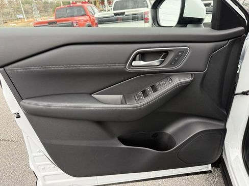 New 2026 Nissan Rogue Platinum image 10