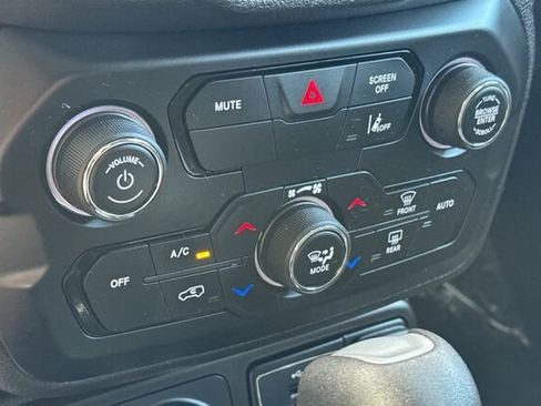 Used 2022 Jeep Renegade Latitude image 21
