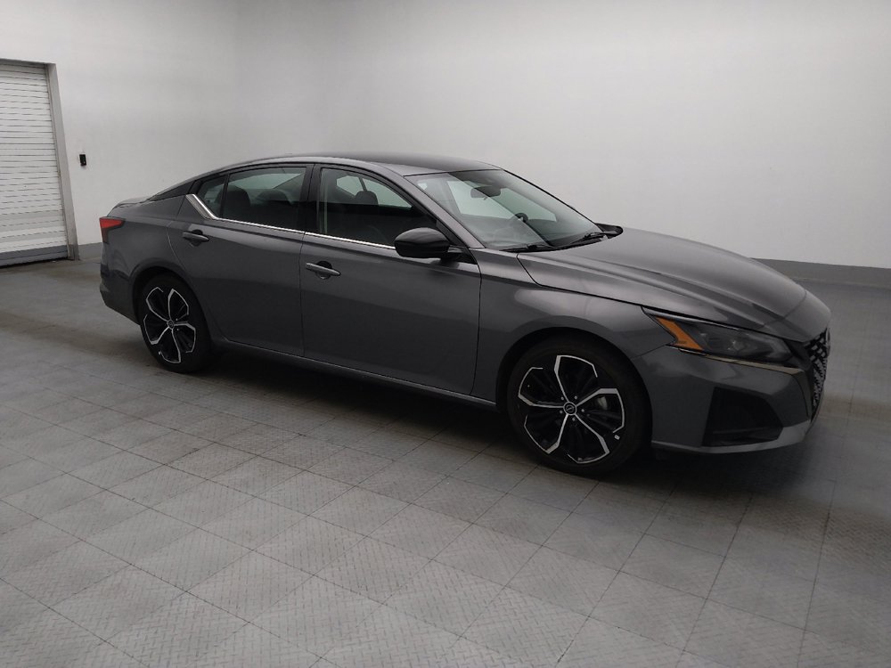 Used 2025 Nissan Altima 2.5 SR FWD image 11