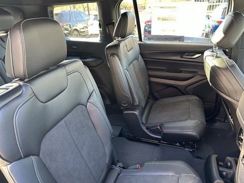 New 2025 Jeep Grand Cherokee L Altitude image 19