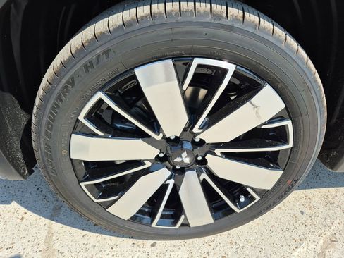 New 2025 Mitsubishi Outlander SEL image 32