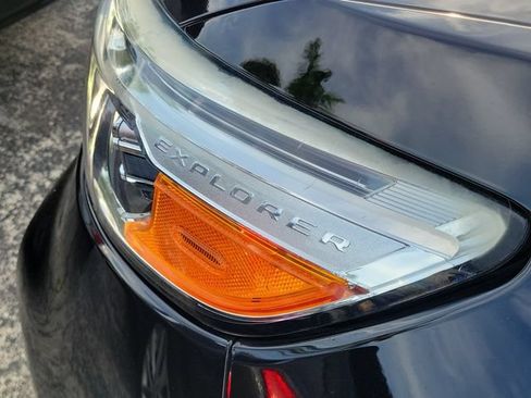 Used 2021 Ford Explorer XLT RWD image 8