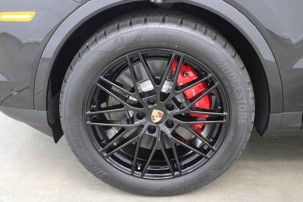Used 2025 Porsche Cayenne S AWD/4WD image 13