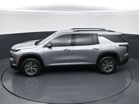 Used 2025 Chevrolet Traverse LT AWD/4WD image 37