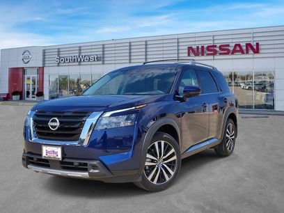 Used 2025 Nissan Pathfinder Platinum w/ Cargo Package