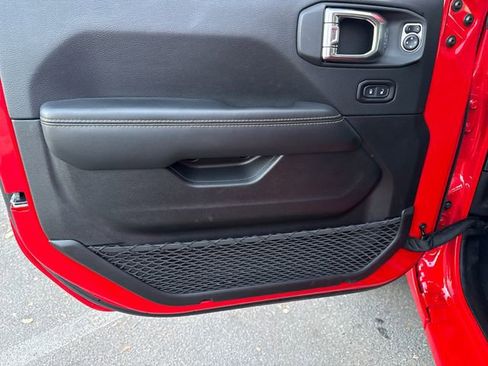 Used 2025 Jeep Wrangler Unlimited Sahara w/ Safety Group image 10