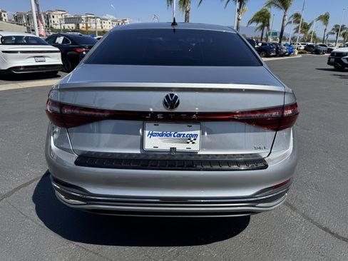 Used 2025 Volkswagen Jetta SEL FWD image 8