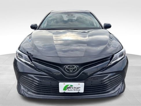 Used 2019 Toyota Camry LE image 2
