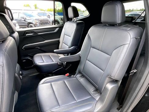 Used 2024 GMC Acadia Elevation AWD/4WD image 18
