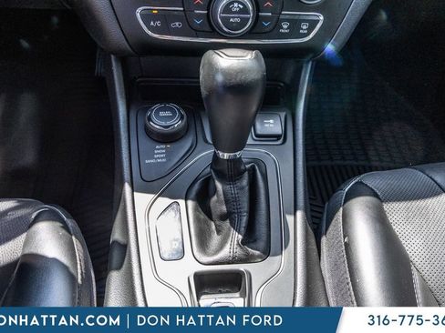 Used 2022 Jeep Cherokee Latitude Lux AWD/4WD image 10