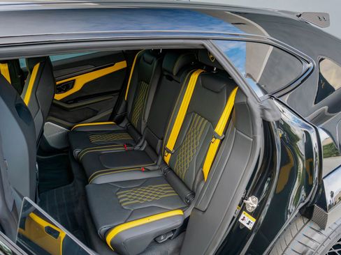 Used 2025 Lamborghini Urus SE image 58