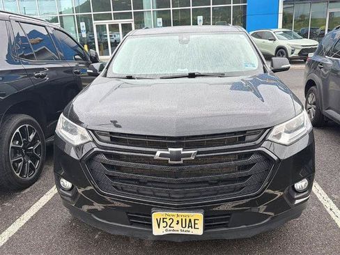 Used 2020 Chevrolet Traverse LT w/ LPO, Blackout Package AWD/4WD image 2