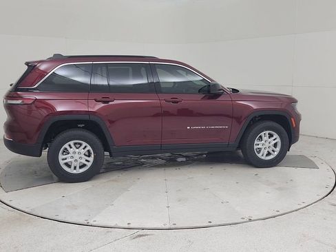 New 2025 Jeep Grand Cherokee Laredo image 16