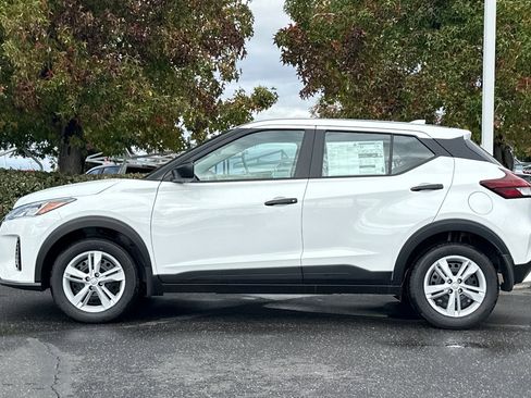 New 2025 Nissan Kicks S image 7