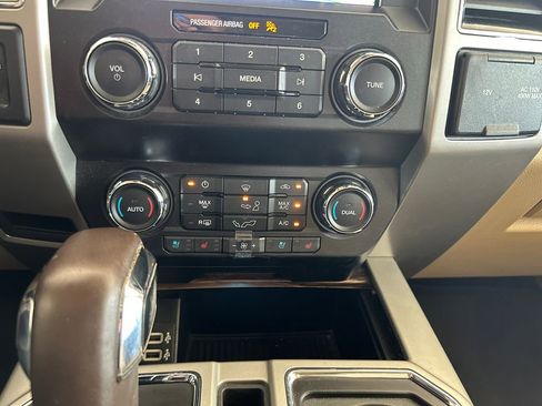 Used 2019 Ford F150 Lariat image 16