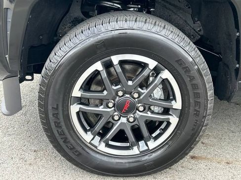 Used 2025 Toyota Tacoma TRD Sport AWD/4WD image 15