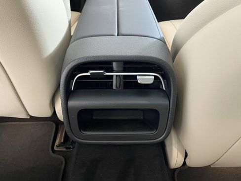 Used 2025 Mercedes-Benz E 350 4MATIC Sedan image 23