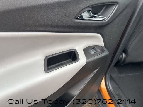 Used 2018 Chevrolet Equinox LS image 31