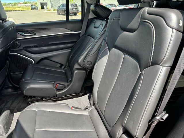 Certified 2022 Jeep Grand Cherokee L Limited w/ Black Appearance Package AWD/4WD image 18